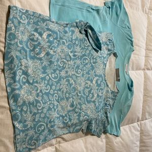 2 Ladies T-shirts size XL color turquoise